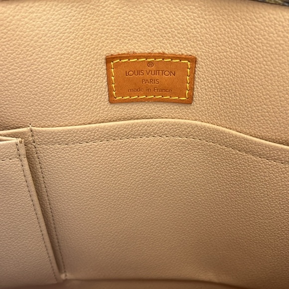 GORGEOUS EUC Louis Vuitton Monagram Sac Plat! Classic tote for everyday! - Picture 8 of 16